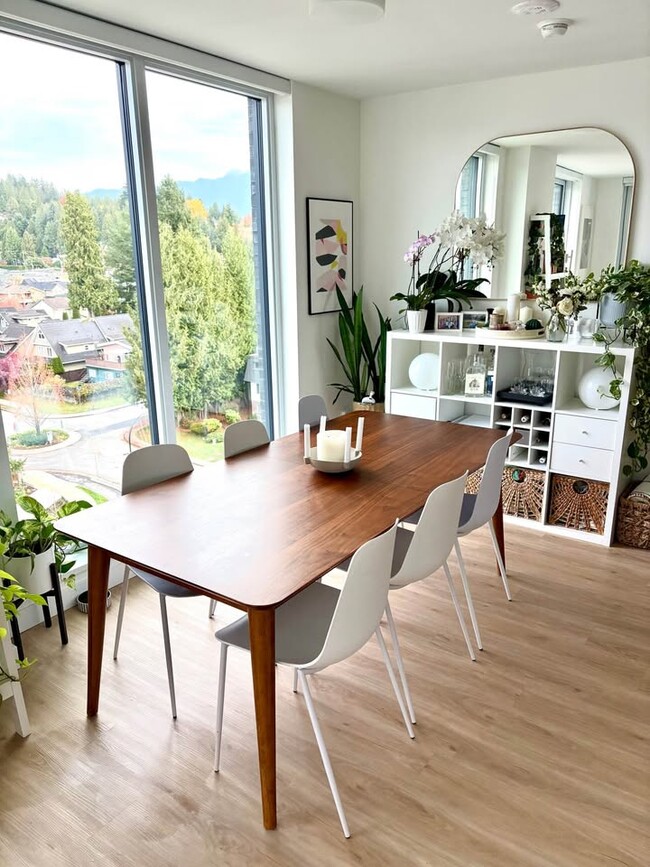 Building Photo - 252 15th St E