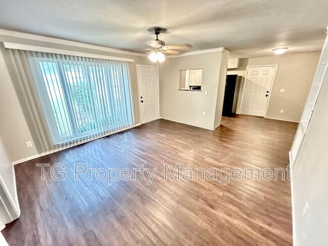Foto del edificio - 8214 Herlong Rd