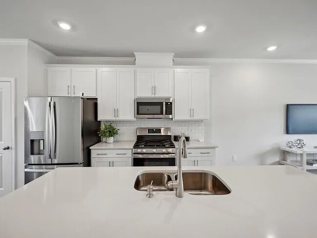 Building Photo - 679 Mirkwood Ave
