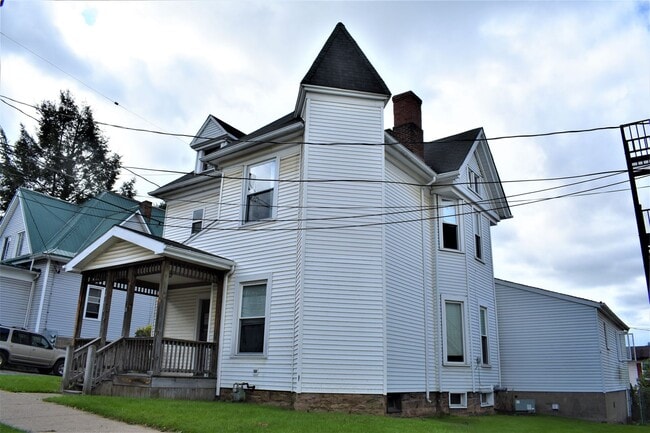 Building Photo - 24 S 10th St