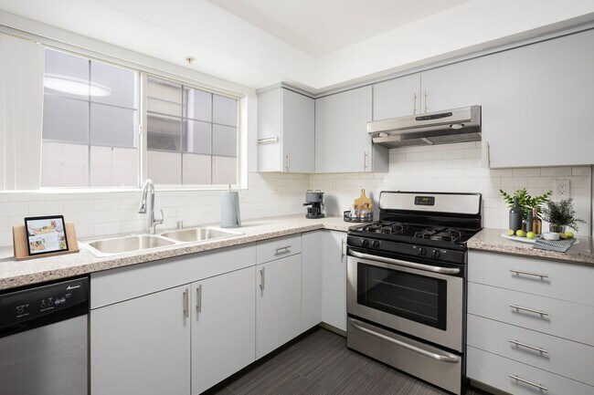 Foto del edificio - 1817 Garfield Pl