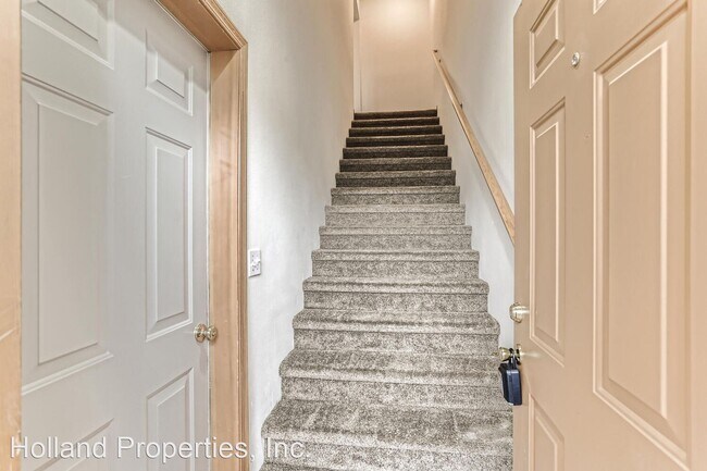 Building Photo - 2 br, 2.5 bath House - 11322 SW Barbur Blvd