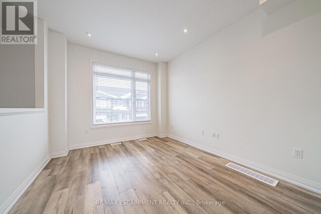 Building Photo - 120 Court Dr