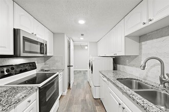 Building Photo - 14256 Misty Meadow Ln