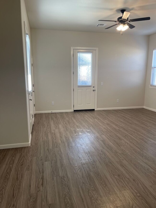 Building Photo - 3 bed 2.5 bath home in gated community The...