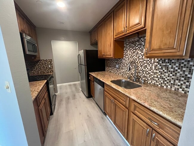 Building Photo - Prime Fremont Living! Updated 2BR Condo Near BART, Central Park & Lake Elizabeth