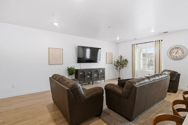 Foto del edificio - 1701 Ripple Rock Dr