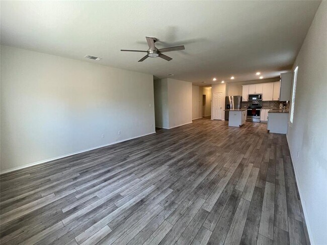 Foto del edificio - 1801 T H Johnson Dr