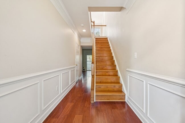 Building Photo - Prime Fairfax Location! Conveniently situa...