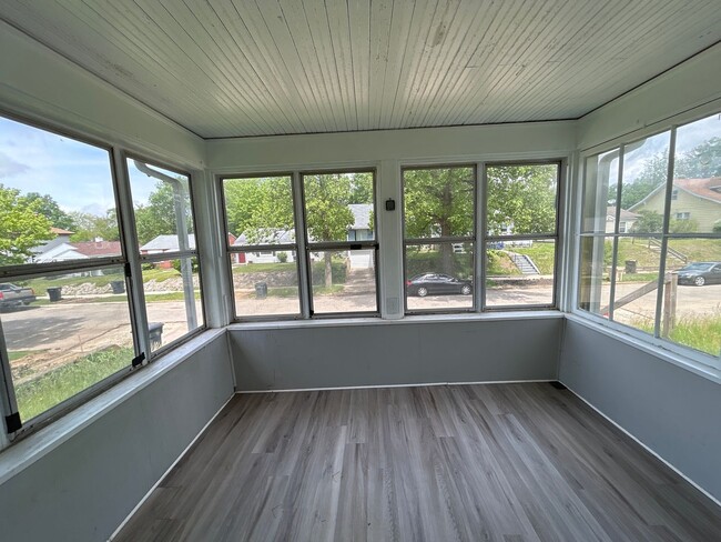 Building Photo - 2-Bedroom, 1-Bathroom Home with Basement &...