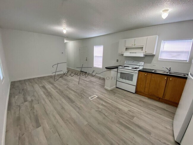 Foto del edificio - Affordable 3-Bedroom Mobile Home in Sulphur – Central AC & Private Lot