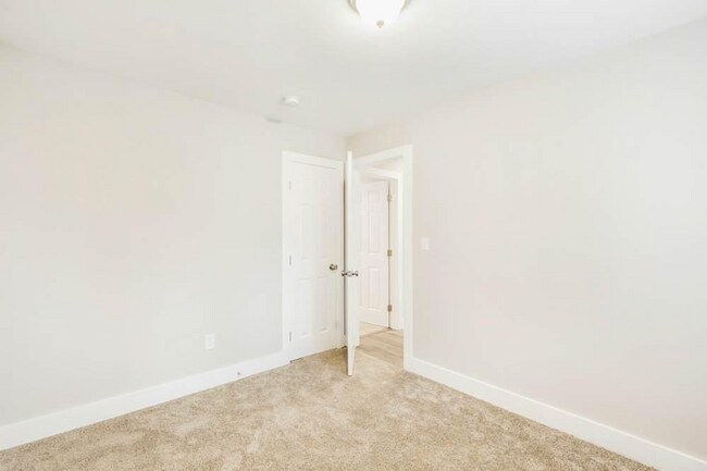 Foto del edificio - 2120 Nichols Ln