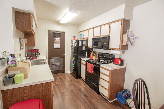 Building Photo - 1702 Kittyhawk Dr