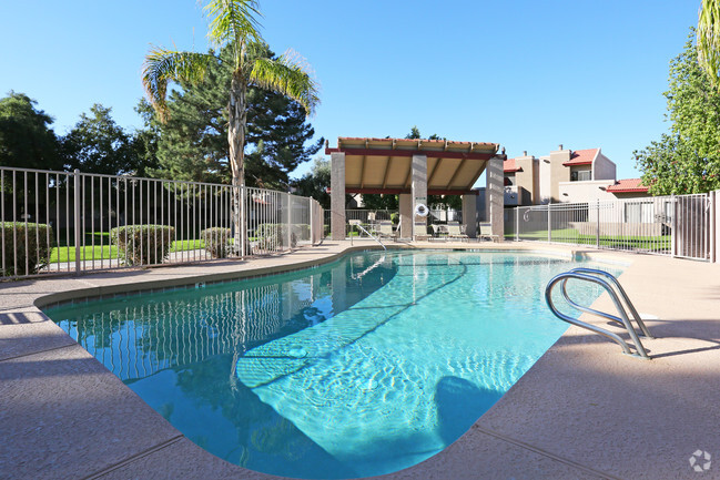 Foto del edificio - Acoma Thunderbird Townhomes