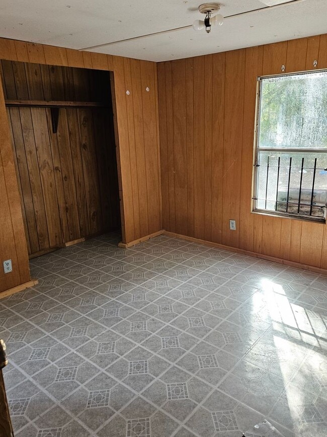 Building Photo - 2 bed 2 bath mobile home for rent $800