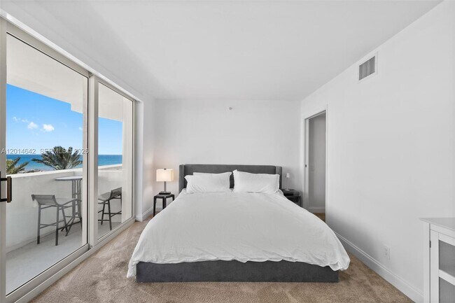 Foto del edificio - 9499 Collins Ave
