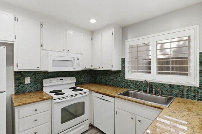 Foto del edificio - North Davis Condo-Available