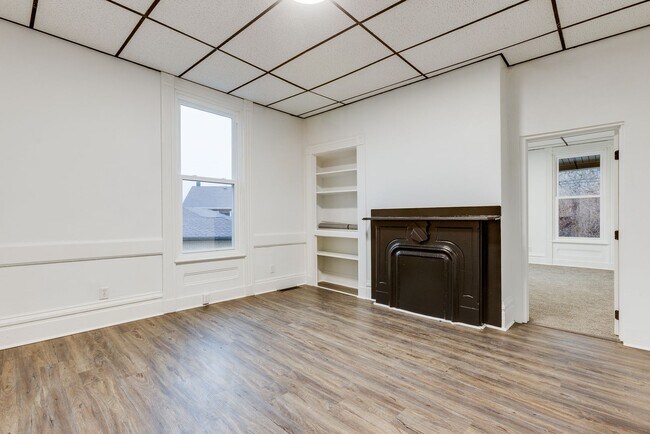 Foto del edificio - *AVAILABLE NOW!! ASK ABOUT OUR LEASING SPECIALS!!* BEAUTIFUL Fully Renovated Apartments