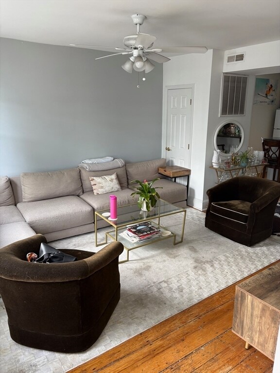 Foto principal - 468 E 7th St