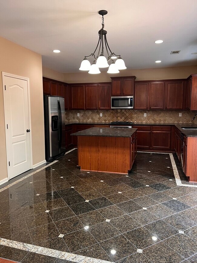 Building Photo - 2750 Irwin Ct