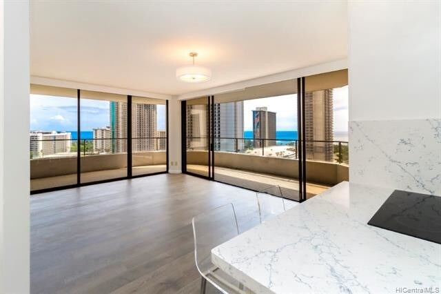 Building Photo - 1910 Ala Moana Blvd