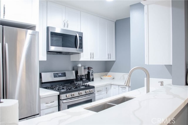 Foto del edificio - 4705 Kester Ave