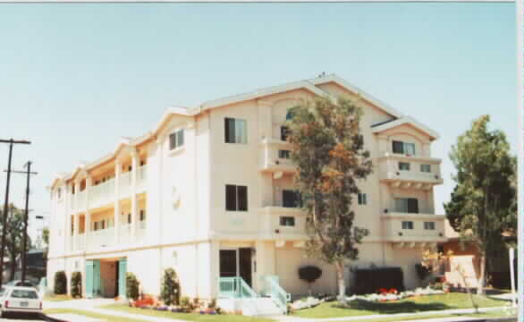 Primary Photo - 8937 Ramsgate Ave