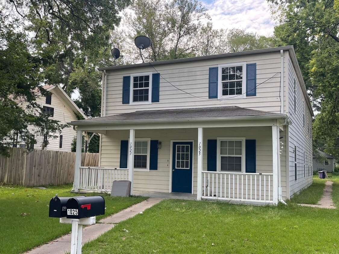 Primary Photo - 1025 Colorado St