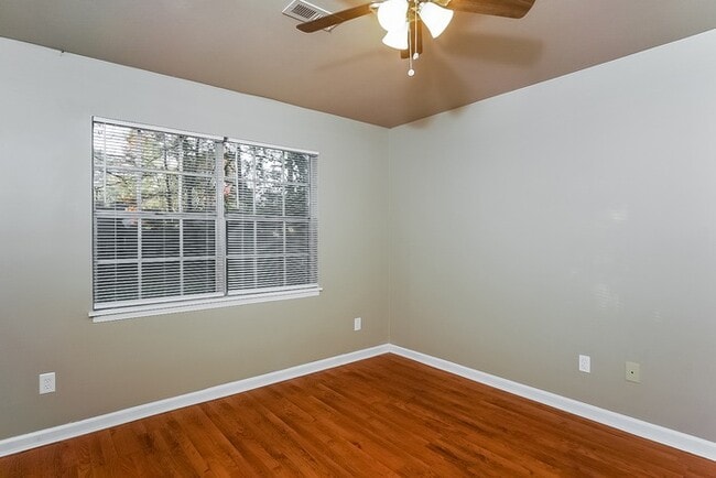 Building Photo - Cute 3 Bedroom Home in Huntsville!