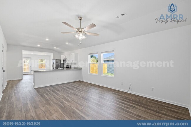 Foto del edificio - NEW CONSTRUCTION 4 BEDROOM HOME!