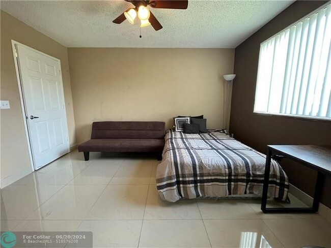 Building Photo - 2640 S University Dr