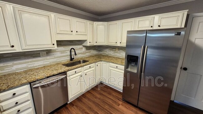 Building Photo - 5139 Chestnut Cir