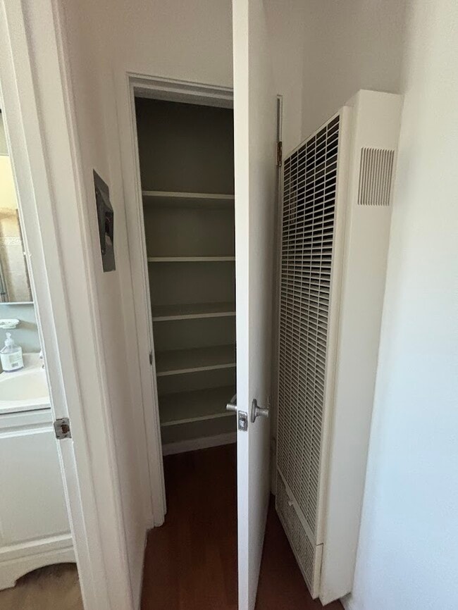 Building Photo - 990 Helen Ave