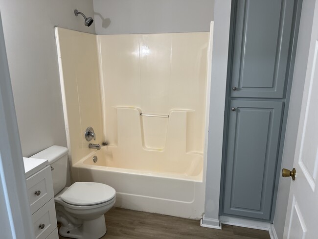 Building Photo - 508 21st Ave