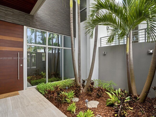 Foto del edificio - 125 Hampton Ln