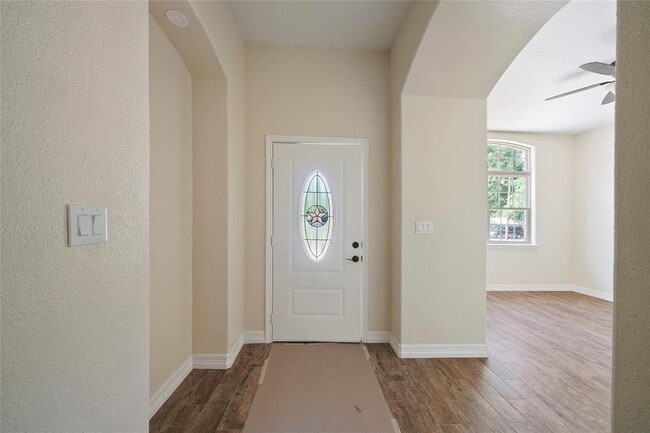 Building Photo - 23 Whispering Pines Dr