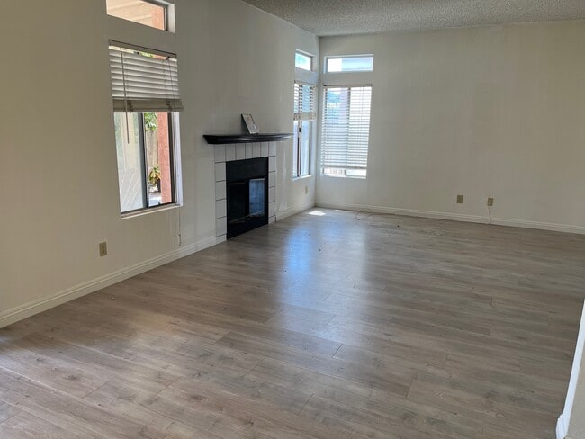 Foto del edificio - 39760 Rustic Glen Dr