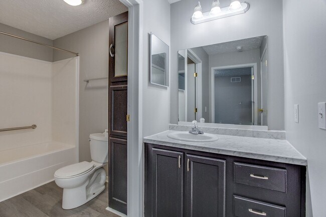 Foto del edificio - For Rent: 4-bedroom 2-bathroom single family home! Available NOW!