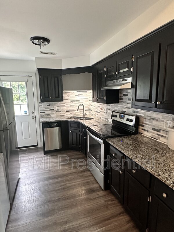 Foto del edificio - 239 E 36th St