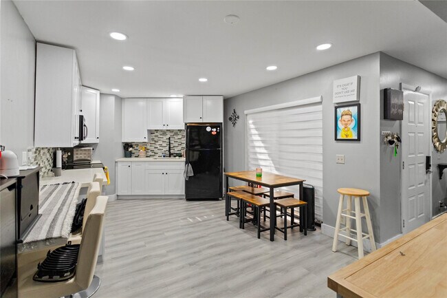 Building Photo - 22940 Oxford Pl