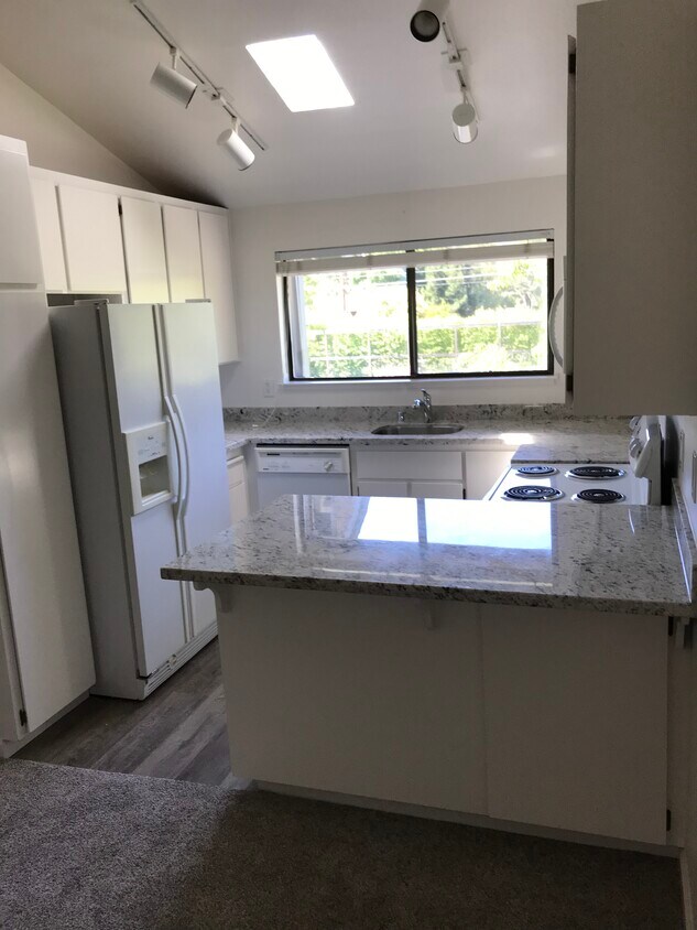 New kitchen with breakfast bar - 1988 Yountville Cross Rd