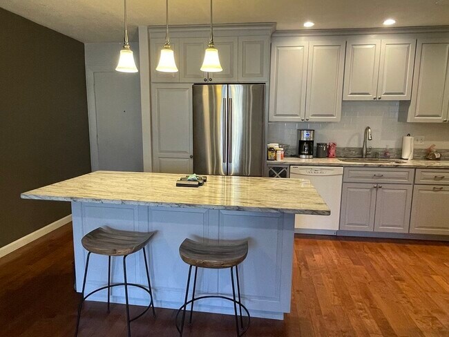 Building Photo - 26 Custer St