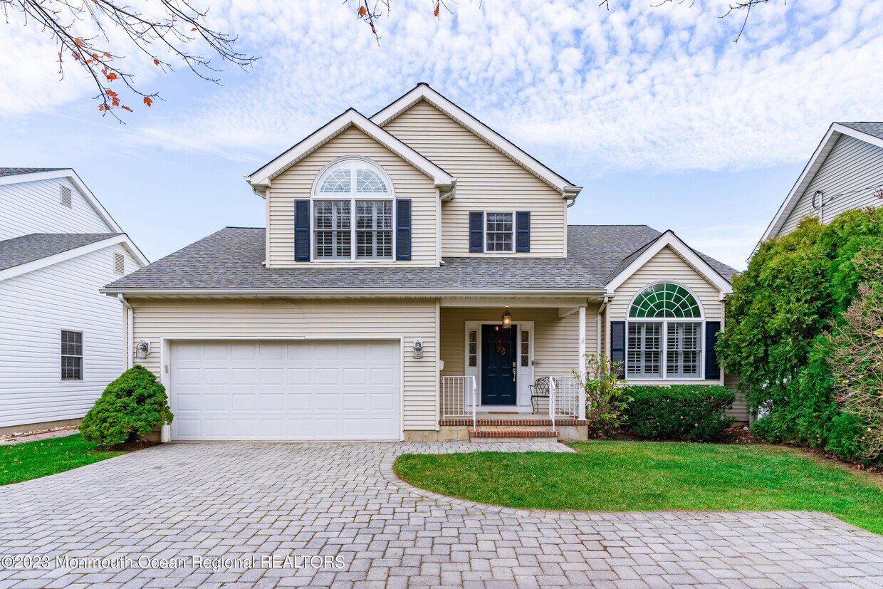 Foto principal - 920 Allaire Rd