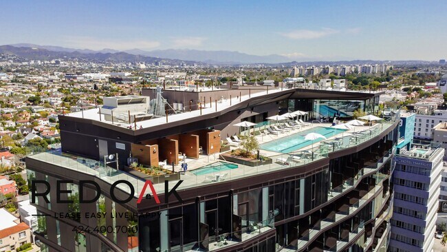 Foto del edificio - ~8 Weeks FREE~ Fully Furnished, Luxury Pri...