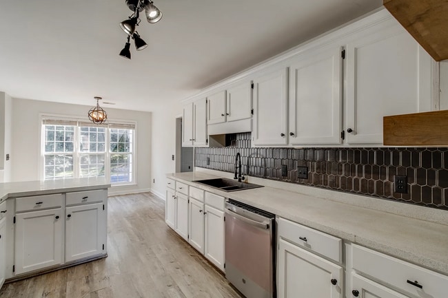 Building Photo - 402 Plantation Pointe Dr