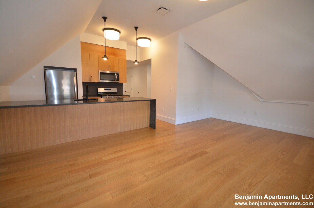 Foto principal - 83 Gardner St