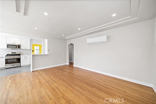 Foto del edificio - 1039 Simmons Ave