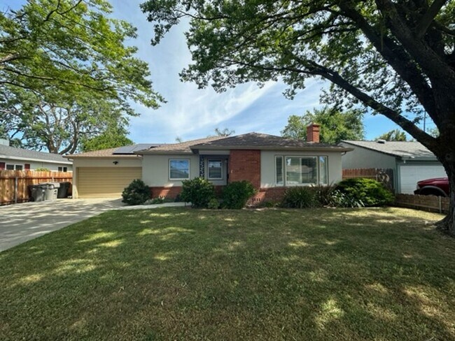 Building Photo - Solar Savings 3 bedroom - 2 bathroom FOR RENT