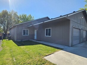 Building Photo - 1729 W Bemis St