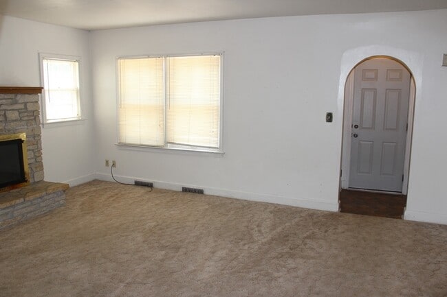 Building Photo - NEXT TO KSU!!!